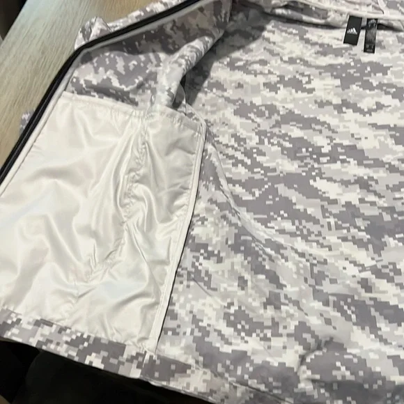 Mens Adidas size small wind breaker light jacket - Picture 7 of 9